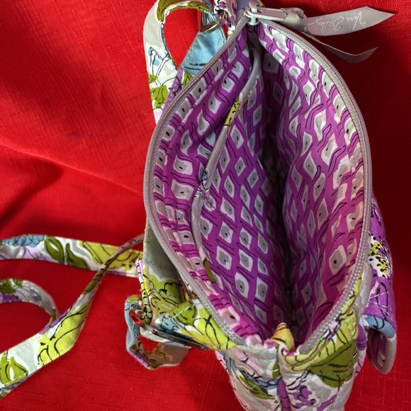 VERA BRADLEY CROSS BODY SMALL PURSE FLOWERS ON GRAY BACKGROUND GUC - Picture 10 of 12